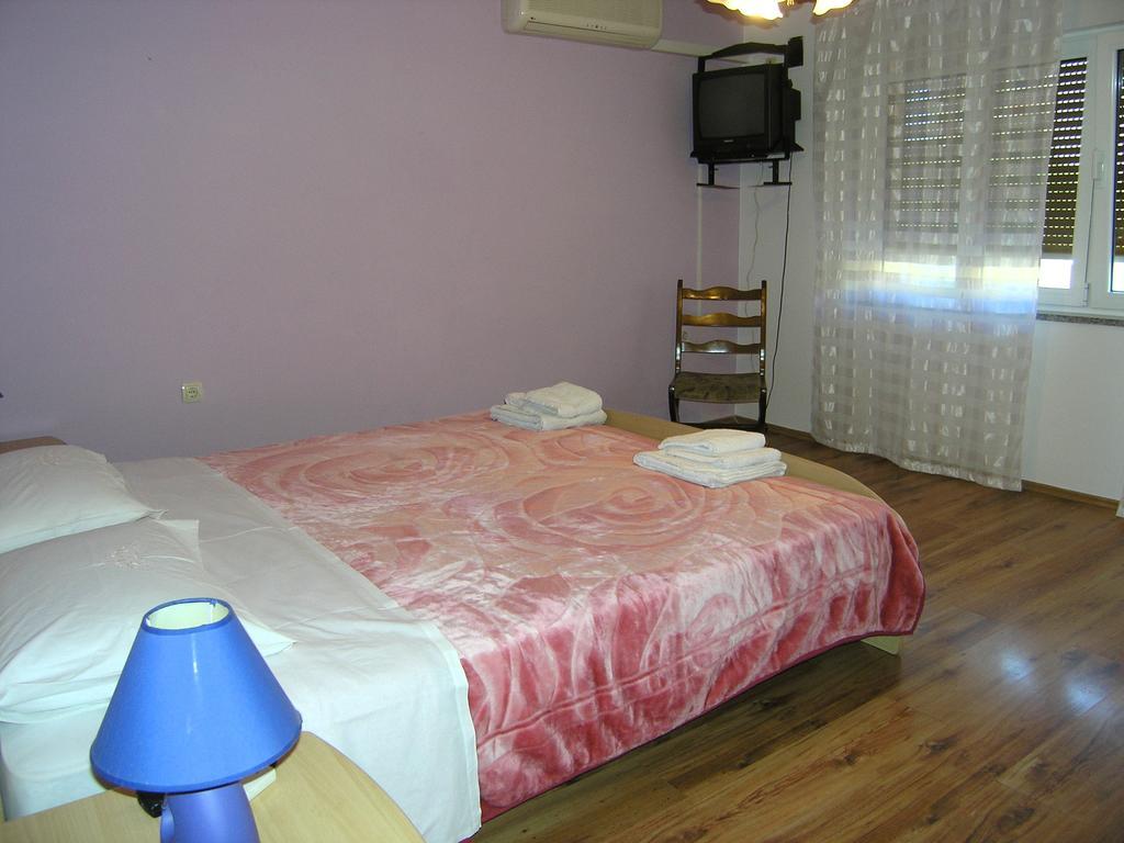 Apartment Julija Krk Town Exterior photo